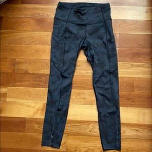🍋 lululemon Fast & Free CAMO Tight 25”